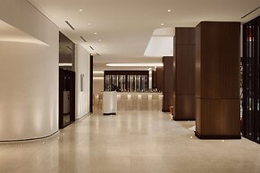 Vogue Hotel Montreal Downtown, Curio Collection by Hilton