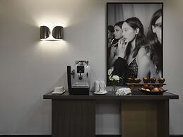 Vogue Hotel Montreal Downtown, Curio Collection by Hilton