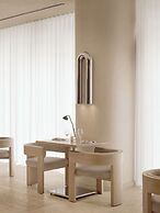 Vogue Hotel Montreal Downtown, Curio Collection by Hilton