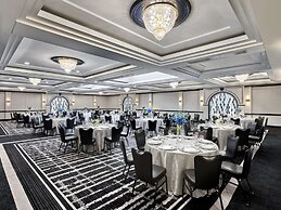 Vogue Hotel Montreal Downtown, Curio Collection by Hilton