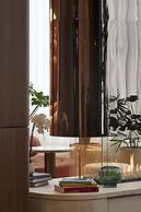 Vogue Hotel Montreal Downtown, Curio Collection by Hilton