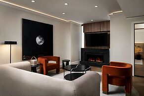 Vogue Hotel Montreal Downtown, Curio Collection by Hilton
