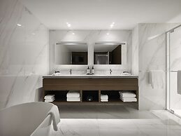 Vogue Hotel Montreal Downtown, Curio Collection by Hilton