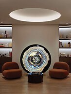 Vogue Hotel Montreal Downtown, Curio Collection by Hilton