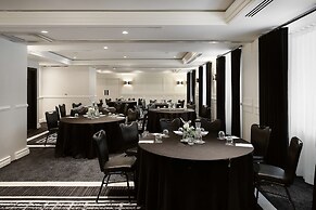 Vogue Hotel Montreal Downtown, Curio Collection by Hilton