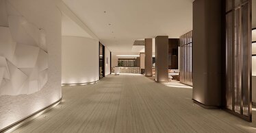 Vogue Hotel Montreal Downtown, Curio Collection by Hilton