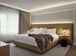 Vogue Hotel Montreal Downtown, Curio Collection by Hilton