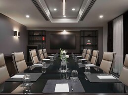 Vogue Hotel Montreal Downtown, Curio Collection by Hilton