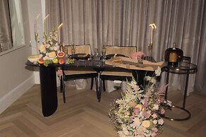 Vogue Hotel Montreal Downtown, Curio Collection by Hilton