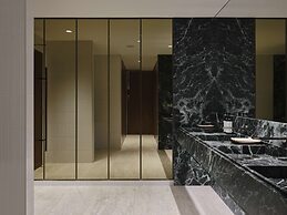 Vogue Hotel Montreal Downtown, Curio Collection by Hilton