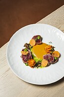 Vogue Hotel Montreal Downtown, Curio Collection by Hilton