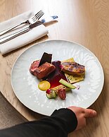 Vogue Hotel Montreal Downtown, Curio Collection by Hilton