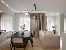 Vogue Hotel Montreal Downtown, Curio Collection by Hilton