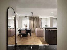 Vogue Hotel Montreal Downtown, Curio Collection by Hilton