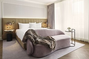 Vogue Hotel Montreal Downtown, Curio Collection by Hilton