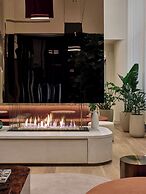 Vogue Hotel Montreal Downtown, Curio Collection by Hilton