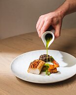 Vogue Hotel Montreal Downtown, Curio Collection by Hilton