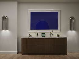 Vogue Hotel Montreal Downtown, Curio Collection by Hilton