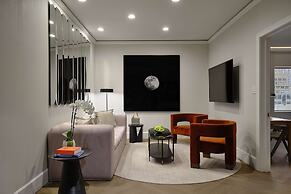 Vogue Hotel Montreal Downtown, Curio Collection by Hilton