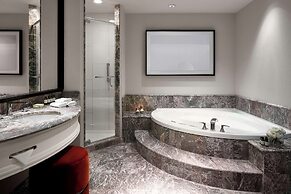 Vogue Hotel Montreal Downtown, Curio Collection by Hilton