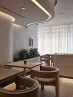 Vogue Hotel Montreal Downtown, Curio Collection by Hilton