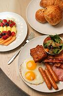 Vogue Hotel Montreal Downtown, Curio Collection by Hilton