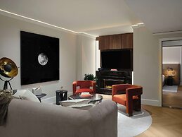 Vogue Hotel Montreal Downtown, Curio Collection by Hilton