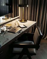 Vogue Hotel Montreal Downtown, Curio Collection by Hilton