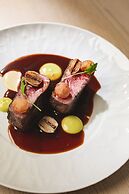 Vogue Hotel Montreal Downtown, Curio Collection by Hilton