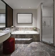 Vogue Hotel Montreal Downtown, Curio Collection by Hilton