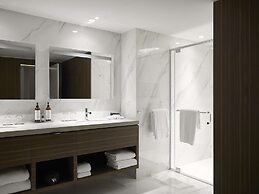 Vogue Hotel Montreal Downtown, Curio Collection by Hilton