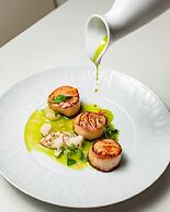 Vogue Hotel Montreal Downtown, Curio Collection by Hilton