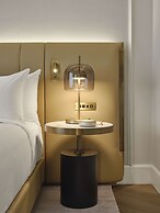 Vogue Hotel Montreal Downtown, Curio Collection by Hilton