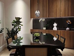 Vogue Hotel Montreal Downtown, Curio Collection by Hilton