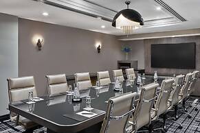 Vogue Hotel Montreal Downtown, Curio Collection by Hilton