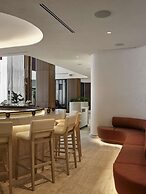 Vogue Hotel Montreal Downtown, Curio Collection by Hilton