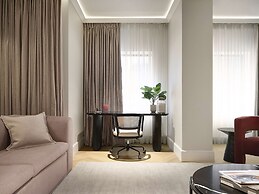 Vogue Hotel Montreal Downtown, Curio Collection by Hilton