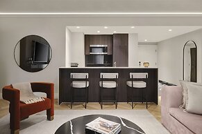 Vogue Hotel Montreal Downtown, Curio Collection by Hilton