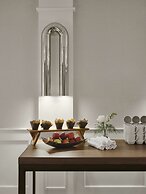 Vogue Hotel Montreal Downtown, Curio Collection by Hilton