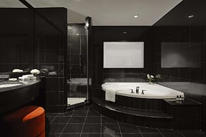 Vogue Hotel Montreal Downtown, Curio Collection by Hilton