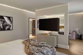 Vogue Hotel Montreal Downtown, Curio Collection by Hilton