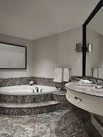 Vogue Hotel Montreal Downtown, Curio Collection by Hilton