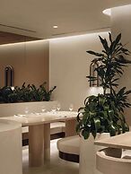 Vogue Hotel Montreal Downtown, Curio Collection by Hilton