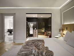 Vogue Hotel Montreal Downtown, Curio Collection by Hilton