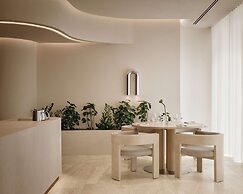 Vogue Hotel Montreal Downtown, Curio Collection by Hilton