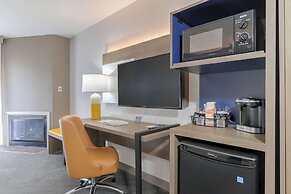 Comfort Inn & Suites At Dollywood Lane