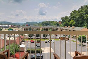 Comfort Inn & Suites At Dollywood Lane