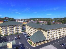 Comfort Inn & Suites At Dollywood Lane