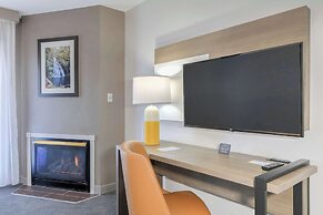 Comfort Inn & Suites At Dollywood Lane