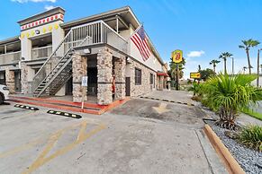 Super 8 Wyndham McAllen Downtown- City Center-Plaza Mall-Airport